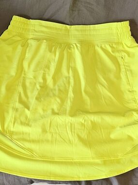 Lululemon High-Waist Neon Yellow Active Skirt Sz 8